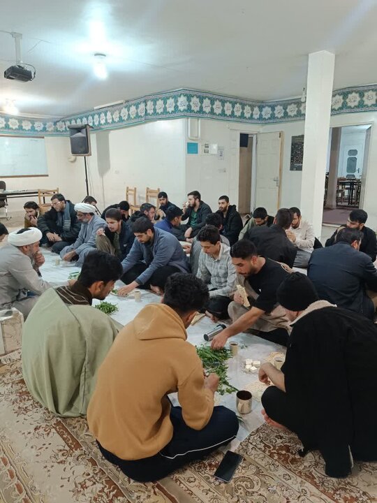تصاویر/ سفره نذری طلاب مدرسه علمیه دارالعلم اسلامی کاشان