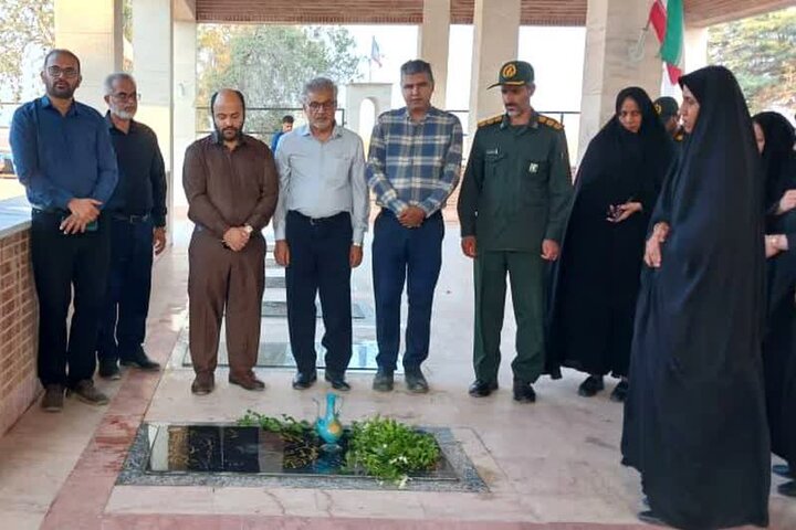 تصاویر/ تجدید بیعت کتابداران بوشهر با شهدا