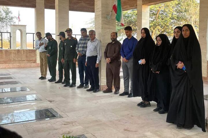 تصاویر/ تجدید بیعت کتابداران بوشهر با شهدا