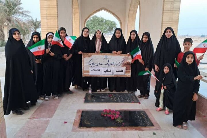 تصاویر/ تجدید بیعت کتابداران بوشهر با شهدا