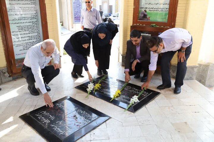 تصاویر/ تجدید بیعت کتابداران بوشهر با شهدا