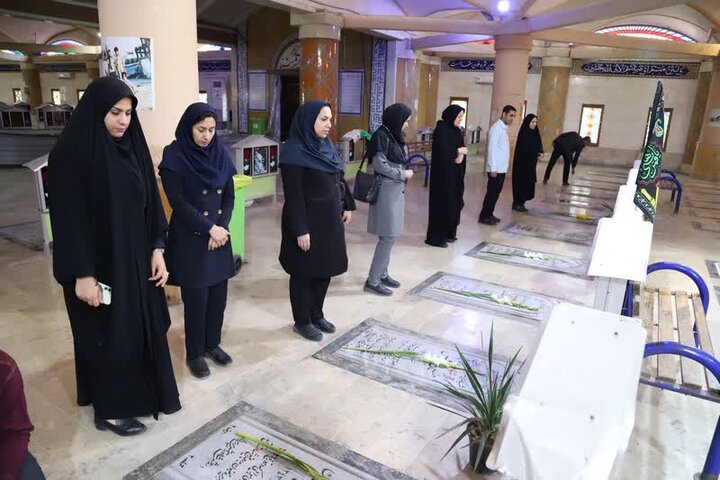 تصاویر/ تجدید بیعت کتابداران بوشهر با شهدا