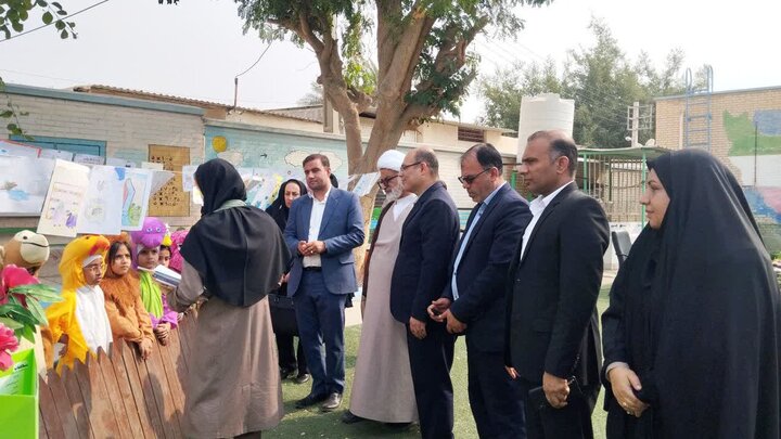 تصاویر/ امام جمعه کنگان در جمع دانش‌آموزان