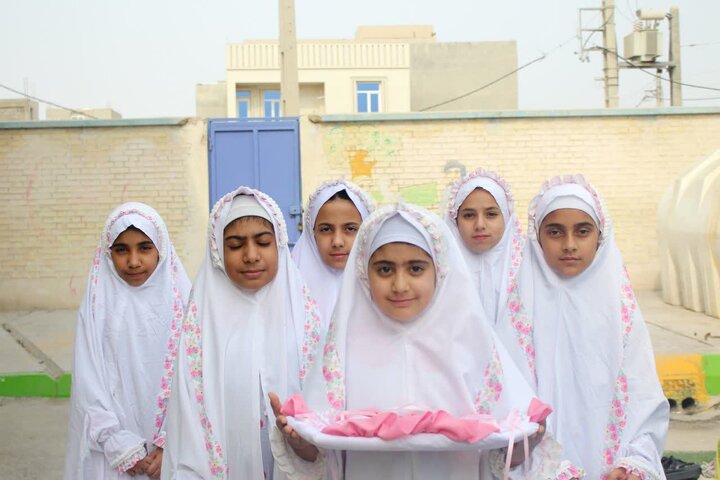 تصاویر/ امام جمعه کنگان در جمع دانش‌آموزان