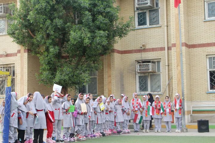 تصاویر/ امام جمعه کنگان در جمع دانش‌آموزان