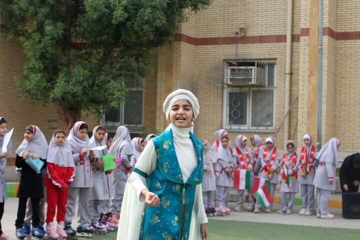 تصاویر/ امام جمعه کنگان در جمع دانش‌آموزان