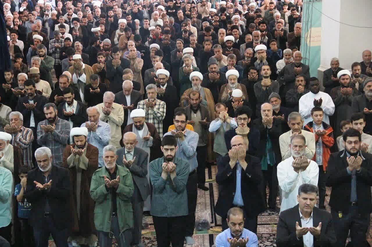 إقامة صلاة الاستسقاء في مدينة قم المقدسة + فيديو وصور