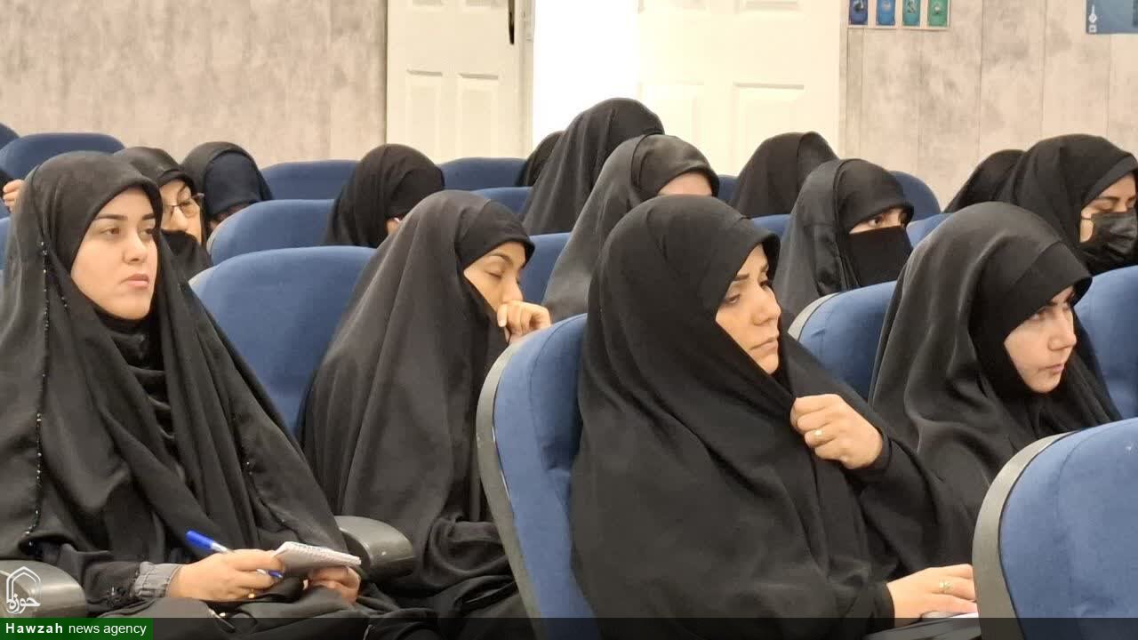 نشست «راهبردهای فاطمی در میدان جنگ ترکیبی» در مدرسه علمیه الزهراء (س) شوش