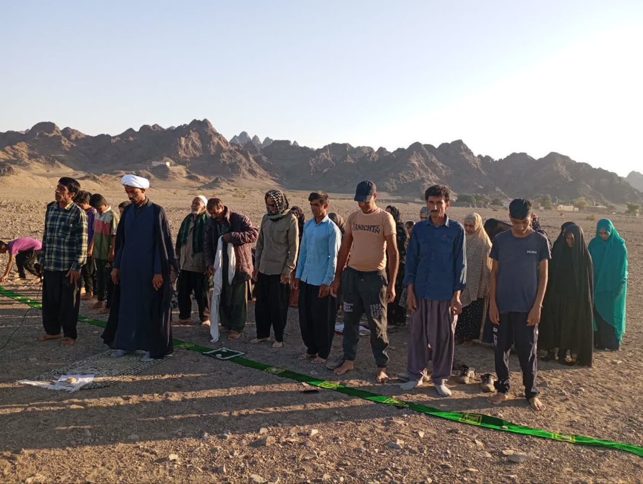 اقامه نماز باران در روستای آهوان شهرستان قلعه‌گنج+عکس