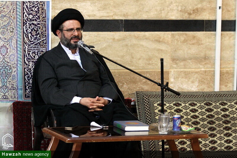 হযরত ফাতিমা যাহরা (সা.) এই সৃষ্টিজগতে বান্দা ও মাবুদের মধ্যে সম্পর্কের সর্বশ্রেষ্ঠ সেতুবন্ধন