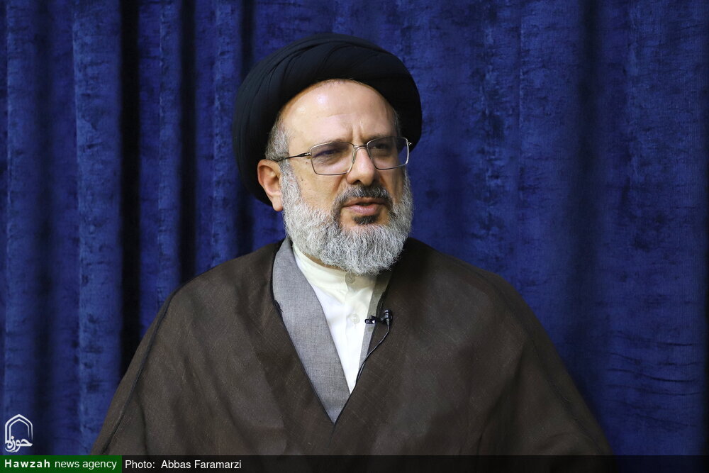 हज़रत फातेमा ज़हेरा स.ल.संसार में अब्द और माबूद के दरमियान राबते की सबसे अज़ीब कड़ी है।हुज्जतुल इस्लाम कोहसारी