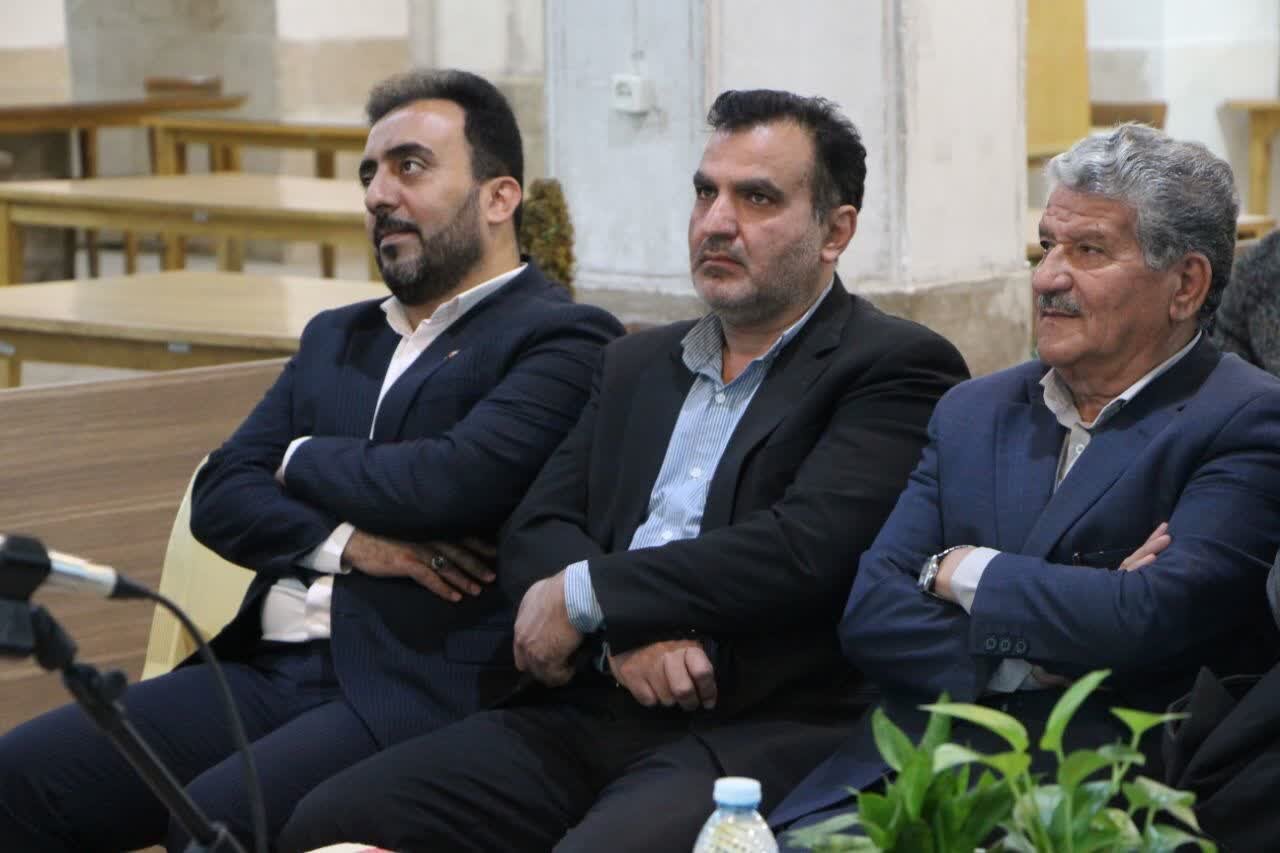 باغ کتاب کاشان به همت خیران احداث می‌شود/ کتابداران میراث‌داران گنجینه دانش هستند