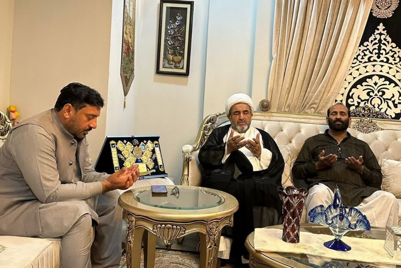 علامہ عارف واحدی کی ذاکر اہل بیت (ع) سید ذریت عمران شیرازی سے ملاقات اور ان کی والدہ محترمہ کی وفات پر اظہارِ تعزیت