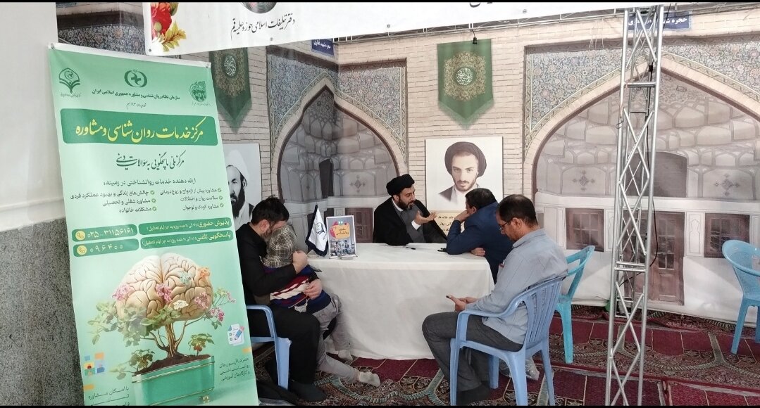 پاسخگویی میدانی به شبهات و سؤالات دینی مردم در مصلی قدس قم + عکس