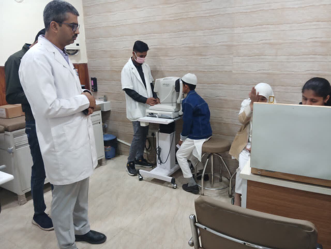 दिल्ली; एएमआर मेडिकल एंड एजुकेशनल ट्रस्ट का महान मिशन, निःशुल्क चिकित्सा शिविर से अस्पताल तक