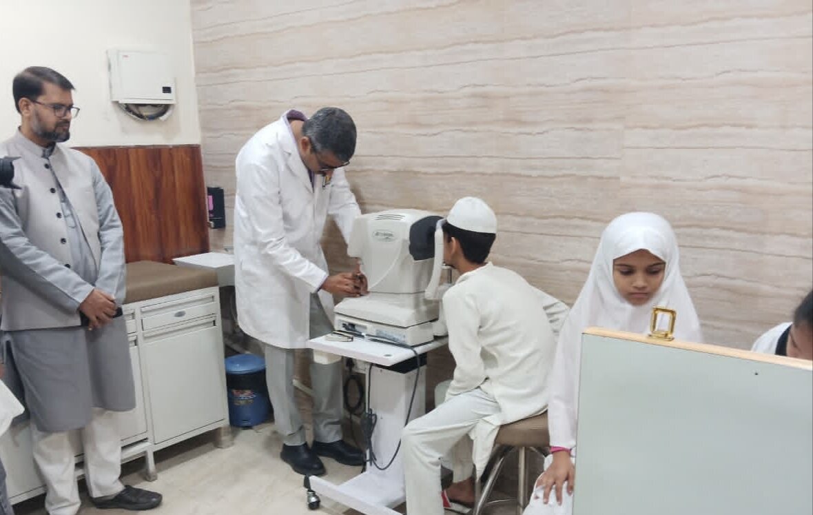 दिल्ली; एएमआर मेडिकल एंड एजुकेशनल ट्रस्ट का महान मिशन, निःशुल्क चिकित्सा शिविर से अस्पताल तक