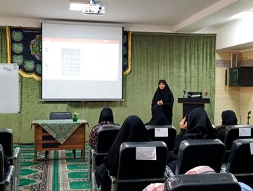 تمرکز بر «مسئله‌یابی» و «پیشینه پژوهش»؛ توصیه‌های کلیدی مدرس کارگاه مقاله نویسی به طلاب اراکی