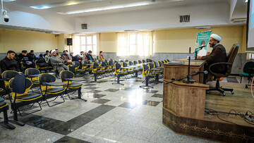 تصاویر/ نشست علمی کتاب‌خوانی در مدرسه علمیه آیت‌الله آخوند همدان