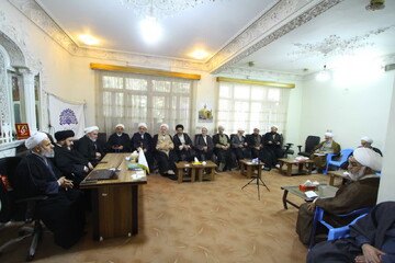 راه‌های همکاری مجمع نمایندگان طلاب و دفتر امور اوقاف و منابع پایدار حوزه بررسی شد