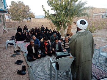 اقامه نماز باران در مسجد امام رضا علیه‌السلام روح‌آباد زرند+عکس