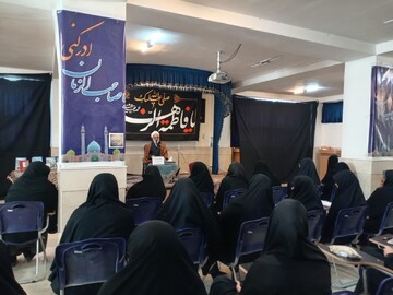برگزاری نشست هفته کتاب در مدرسه علمیه حضرت نرجس خاتون دولت آباد