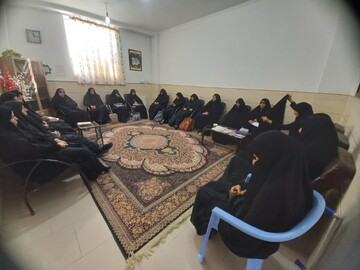 برگزاری نشست «آرایش‌های نوظهور و احکام شرعی» در مدرسه علمیه ریحانه النبی(س) رفسنجان+عکس
