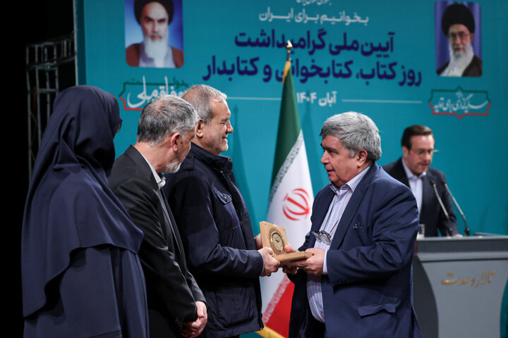 تصاویر/ آیین گرامیداشت روز کتاب، کتابخوانی و کتابدار با حضور رئیس جمهور