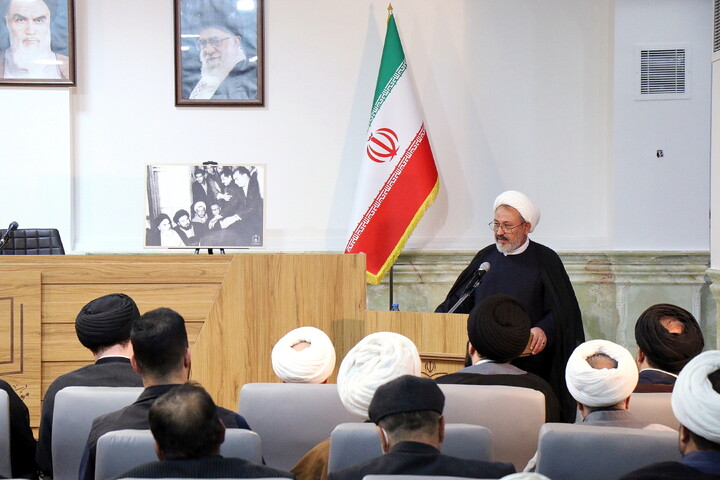 تصاویر/ آیین رونمایی از کتاب هفت جلدی"مفتاح الهدایه فی شرح تحریر الوسیله"