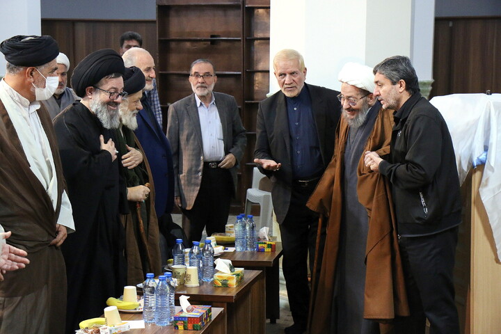 تصاویر/ آیین رونمایی از کتاب هفت جلدی"مفتاح الهدایه فی شرح تحریر الوسیله"