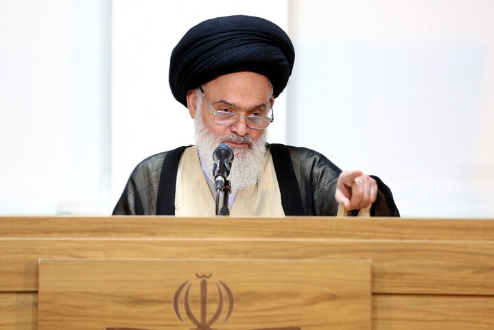 تصاویر/ آیین رونمایی از کتاب هفت جلدی"مفتاح الهدایه فی شرح تحریر الوسیله"