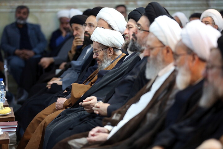 تصاویر/ آیین رونمایی از کتاب هفت جلدی"مفتاح الهدایه فی شرح تحریر الوسیله"