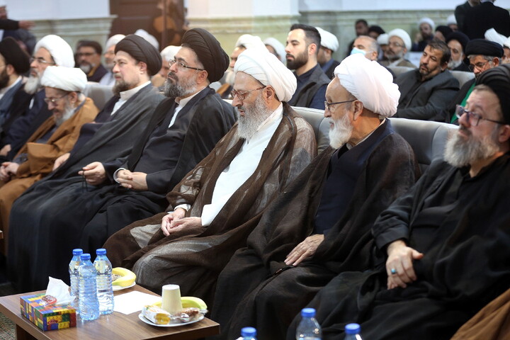 تصاویر/ آیین رونمایی از کتاب هفت جلدی"مفتاح الهدایه فی شرح تحریر الوسیله"