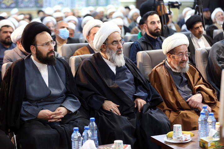 تصاویر/ آیین رونمایی از کتاب هفت جلدی"مفتاح الهدایه فی شرح تحریر الوسیله"