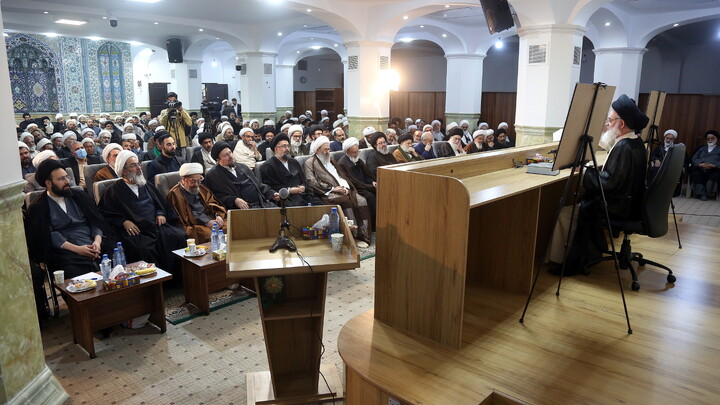 تصاویر/ آیین رونمایی از کتاب هفت جلدی"مفتاح الهدایه فی شرح تحریر الوسیله"