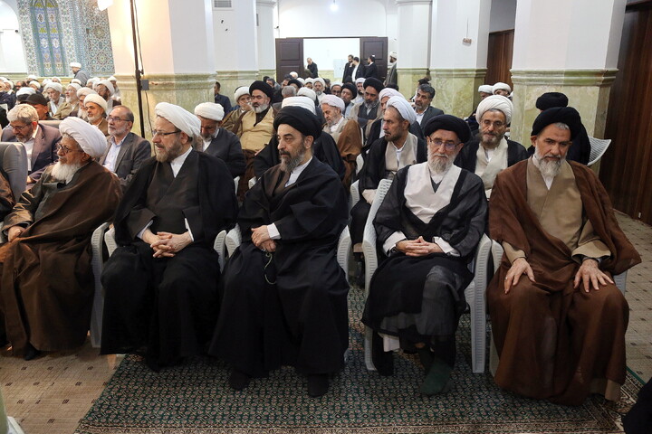 تصاویر/ آیین رونمایی از کتاب هفت جلدی"مفتاح الهدایه فی شرح تحریر الوسیله"