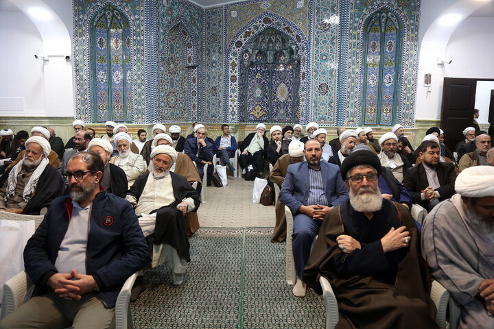 تصاویر/ آیین رونمایی از کتاب هفت جلدی"مفتاح الهدایه فی شرح تحریر الوسیله"