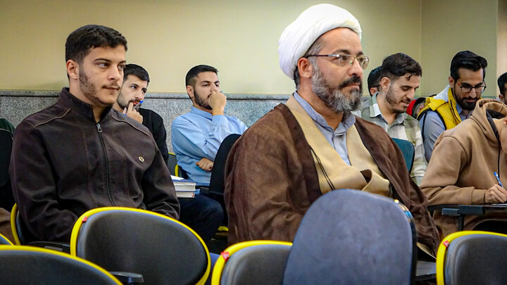 تصاویر/نشست علمی کتاب‌خوانی در مدرسه علمیه آیت‌الله آخوند همدان