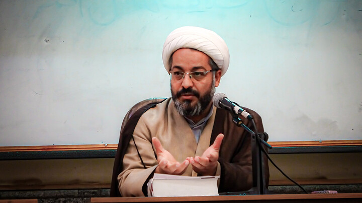 تصاویر/نشست علمی کتاب‌خوانی در مدرسه علمیه آیت‌الله آخوند همدان