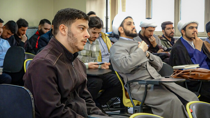 تصاویر/نشست علمی کتاب‌خوانی در مدرسه علمیه آیت‌الله آخوند همدان