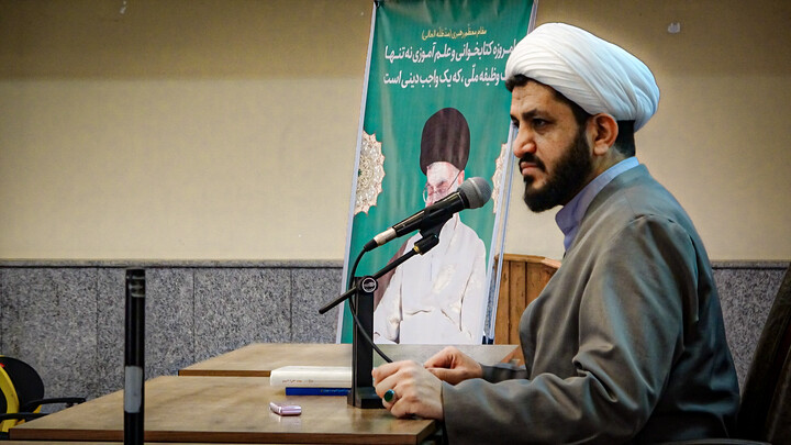 تصاویر/نشست علمی کتاب‌خوانی در مدرسه علمیه آیت‌الله آخوند همدان