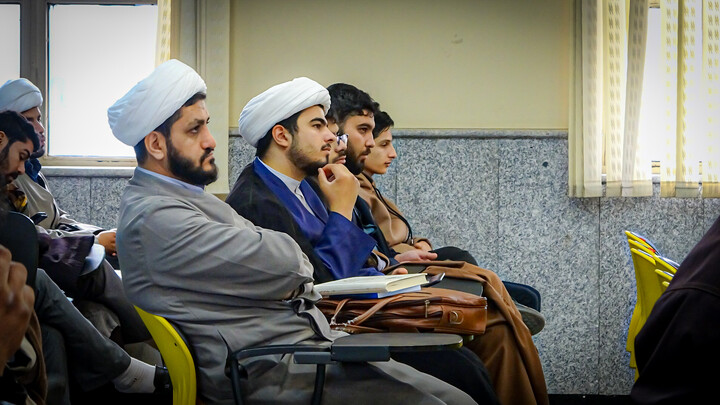 تصاویر/نشست علمی کتاب‌خوانی در مدرسه علمیه آیت‌الله آخوند همدان