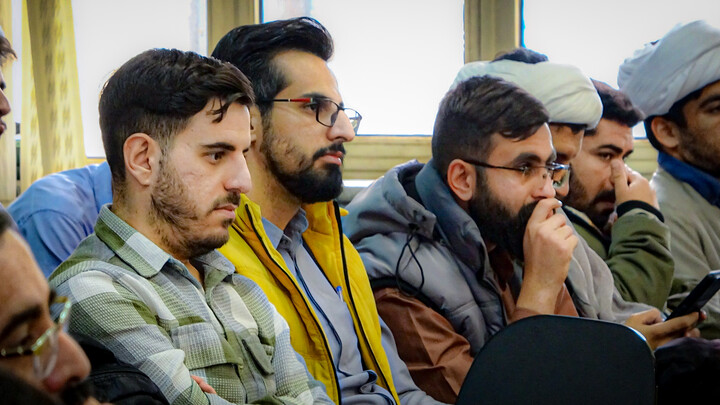 تصاویر/نشست علمی کتاب‌خوانی در مدرسه علمیه آیت‌الله آخوند همدان