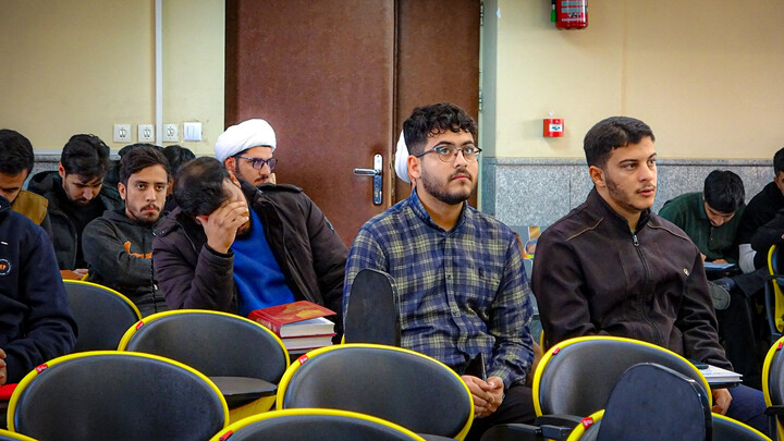 تصاویر/نشست علمی کتاب‌خوانی در مدرسه علمیه آیت‌الله آخوند همدان