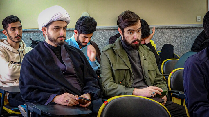 تصاویر/نشست علمی کتاب‌خوانی در مدرسه علمیه آیت‌الله آخوند همدان