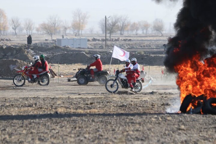 تصاویر/حضور طلاب مدرسه علمیه آیت‌الله آخوند(ره) در مانور امدادی و کلاس آموزشی هلال‌احمر  استان همدان