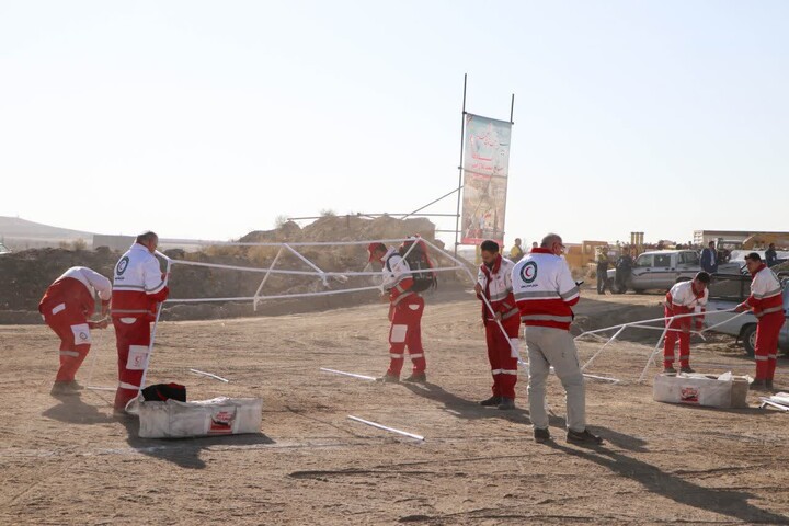 تصاویر/حضور طلاب مدرسه علمیه آیت‌الله آخوند(ره) در مانور امدادی و کلاس آموزشی هلال‌احمر  استان همدان