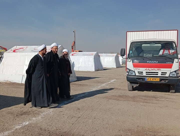 تصاویر/حضور طلاب مدرسه علمیه آیت‌الله آخوند(ره) در مانور امدادی و کلاس آموزشی هلال‌احمر  استان همدان