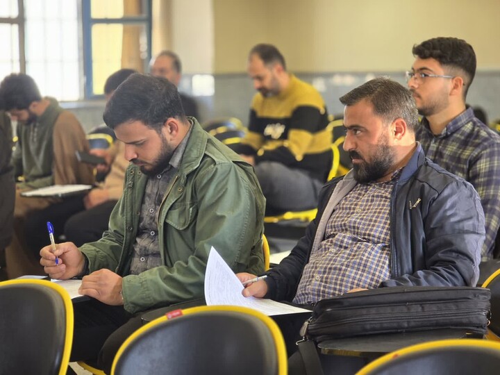 تصاویر/حضور طلاب مدرسه علمیه آیت‌الله آخوند(ره) در مانور امدادی و کلاس آموزشی هلال‌احمر  استان همدان