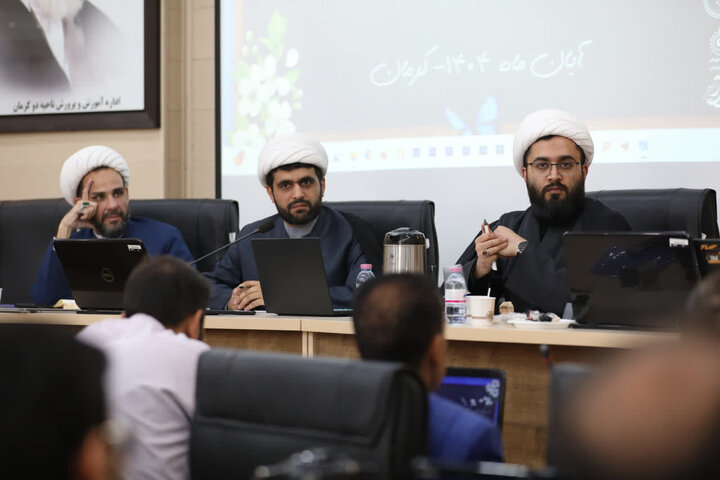 تصاویر/ نشست طرح ملی «مدار» مدارس آینده در مدار انقلاب اسلامی کرمان