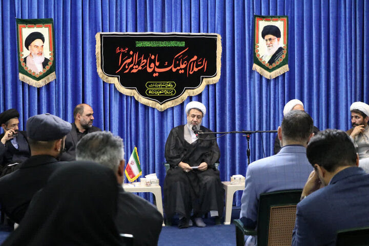 تصاویر/ دیدار فعالان جبهه فرهنگی قرارگاه خاتم الاوصیا با نماینده ولی فقیه در کرمان